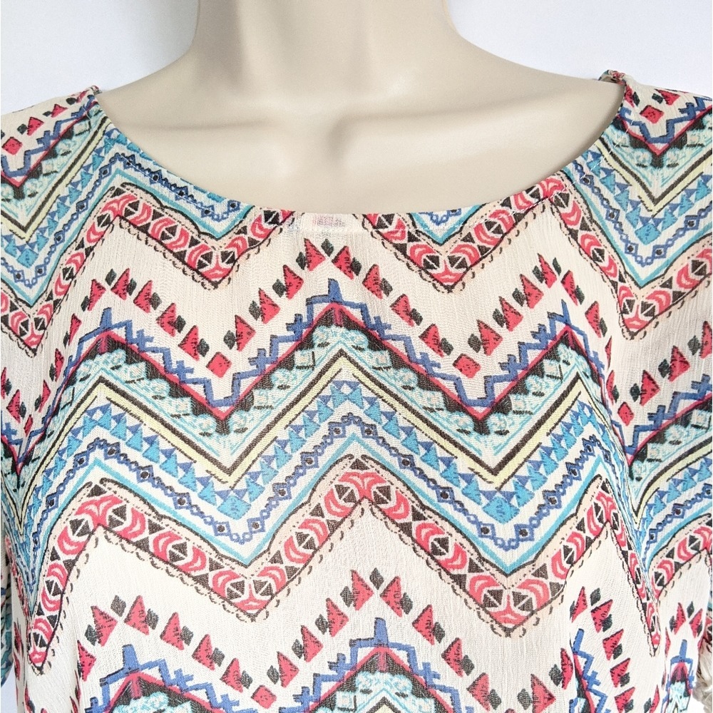 Eyeshadow Women Medium Multi Color Chevron Geometric Crochet Lace Trim Blouse - Picture 4 of 9